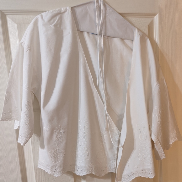 Cupcakes and Cashmere White Blouse - Picture 2 of 5